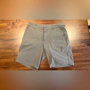 Lululemon Commission shorts - 32 - length 9 - sage